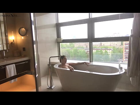 ❤️ Geweldige babe wat passievol haar poesie in die badkamer afruk ❤️ Gehaltepornografie by ons ❌️❤